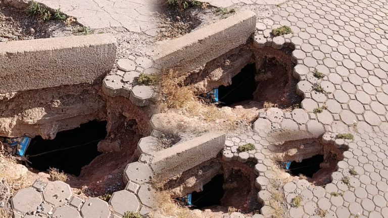 Settat .. un équipement dangereux d'un parc public qui menace les enfants de déglutir "vidéo"