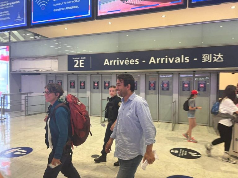 Muhammad al -baqali arrive à Paris après sa libération d'Israël
