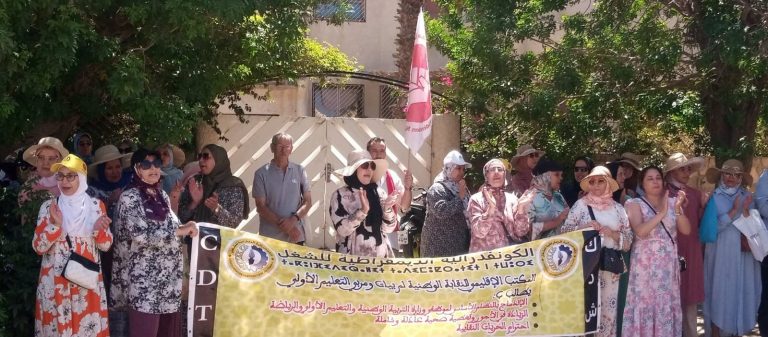 Oujda .. L'éducation et l'enseignement primaire Earent protestent devant l'Académie East pour exiger l'intégration et améliorer leurs conditions