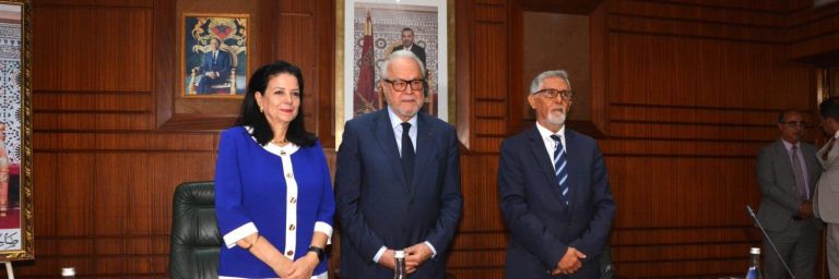Le Secrétariat Général du Gouvernement, en partenariat avec le Ministère de la Transition Numérique et de la Réforme de l’Administration ainsi que l’Institut Royal de la Culture Amazighe: « Intégrer la langue amazighe dans la législation : opportunités, possibilités et défis »,