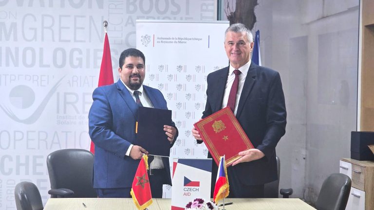 IRESEN et l’Ambassade de la République tchèque signent un accord de coopération stratégique pour le déploiement de la technologie de production d’eau à partir de l’air au Maroc