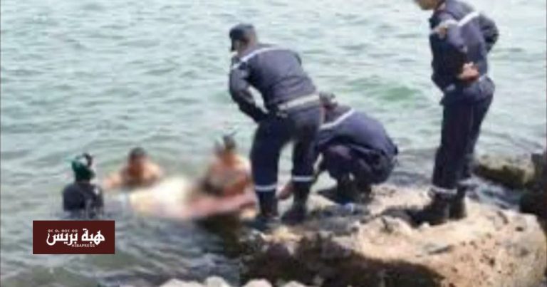 Un catastrophique à Nador. Les vagues mènent à une vie de vingt dans la plage "Al -Shaabi"
