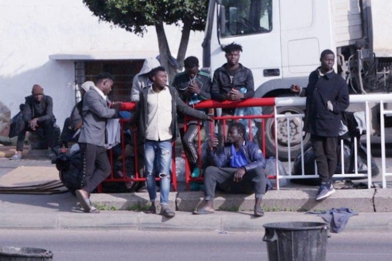 Une association des droits de l'homme qui stimule l'alarme des activités troublantes pour les immigrants irréguliers à Rabat