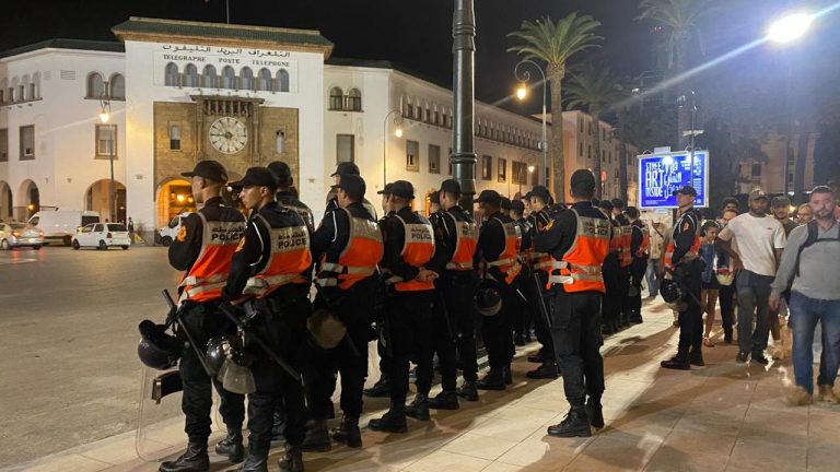 Rabat.. Larges arrestations lors de l'interdiction d'un rassemblement de protestation près du Parlement (vidéo)