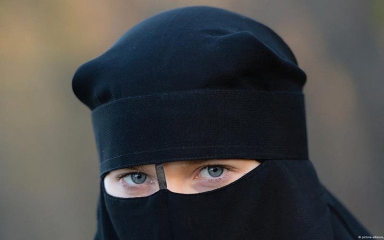 Le Parlement portugais vote l'interdiction du niqab dans les lieux publics