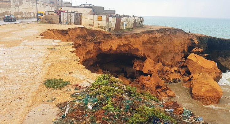 Éboulement rocheux soudain sème la panique à la corniche d'Asfi