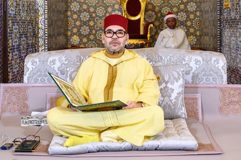 Le Roi préside une cérémonie religieuse à l'occasion de la commémoration de la mort de Hassan II