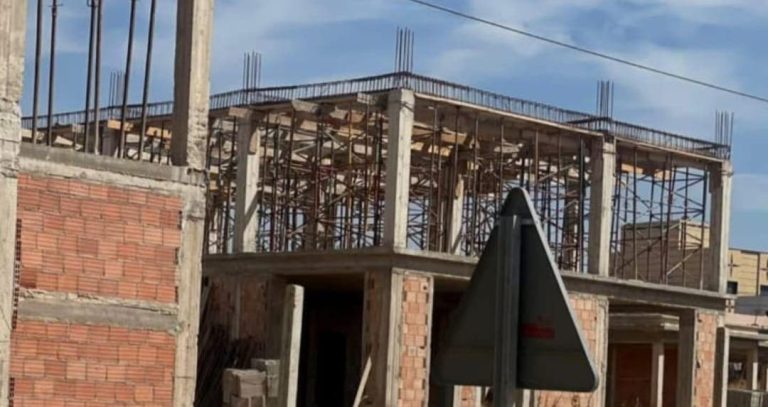 Collège Souk El-Kour à El-Hajeb… Un chantier en difficulté suspend les rêves des élèves entre promesses et attente!