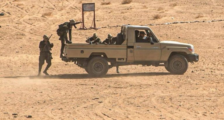 Les rêves de l'Algérie d'exploiter Gara Djebilet trébuchent… Des gangs enlèvent des travailleurs chinois près des camps de Tindouf