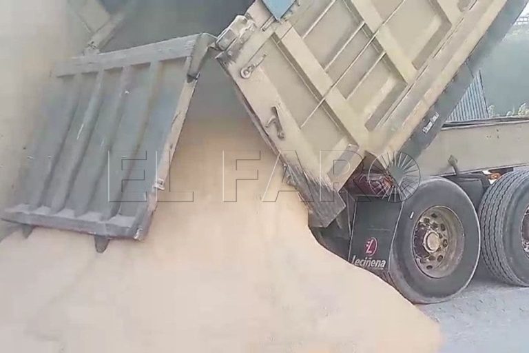 Première traversée d'un camion commercial entre le Maroc et Sebta occupée après la reprise des douanes