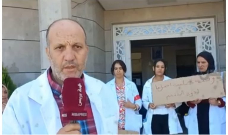 Taḥla : Les cadres du centre Al-Karama poursuivent leur protestation et une association de défense des droits de l'homme intervient (vidéo)