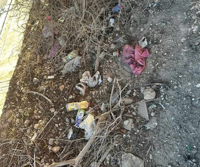 Al Hoceima... Les ordures assiègent les habitants de Sidi Mansour et le silence des responsables aggrave la crise