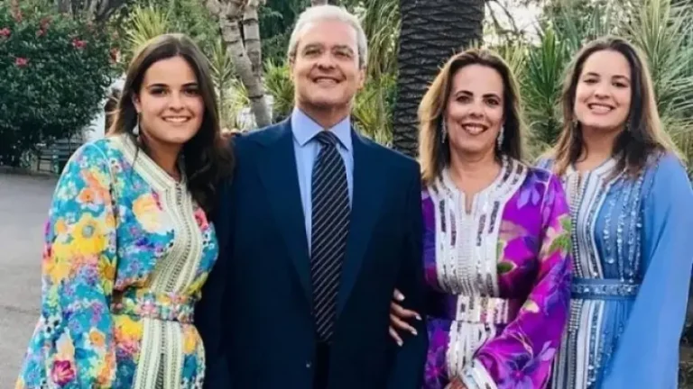 Le prince Moulay Hicham annonce le mariage de ses filles Faiza et Hajar dans une ambiance familiale exceptionnelle