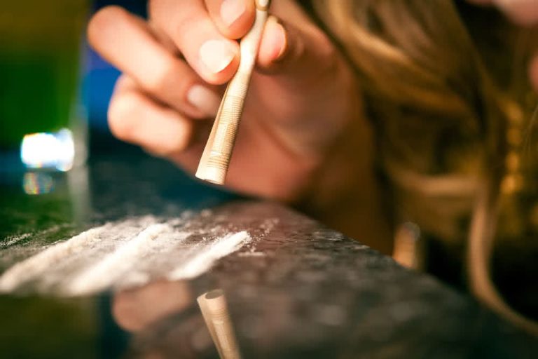 Nador.. Un guet-apens bien orchestré fait tomber un réseau de jeunes filles impliquées dans le trafic de cocaïne