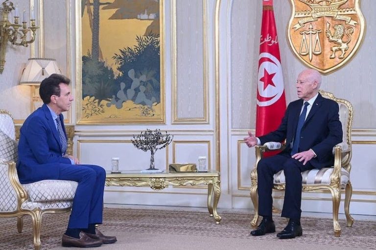 Kaïs Saïed convoque l'ambassadeur de l'UE pour protester contre sa rencontre avec un dirigeant syndical