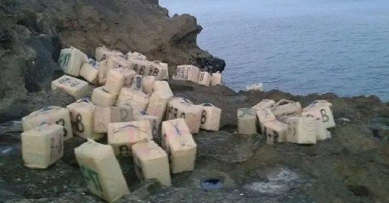 Découverte de 10 ballots de haschisch en mer de Taoussart, dans la province d'Al Hoceima