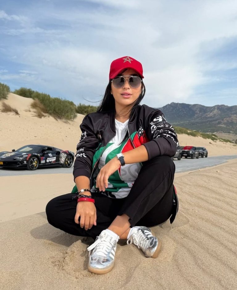 Fahd El Fassi participe au rallye de voitures de luxe pour célébrer la Marche Verte