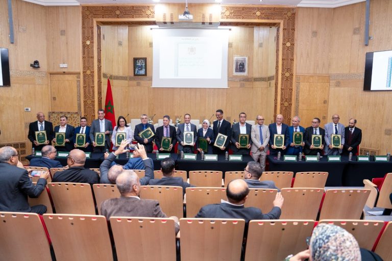 Signature de nouveaux accords pour la gestion du paiement des salaires des fonctionnaires des Chambres d'artisanat et de l'Université
