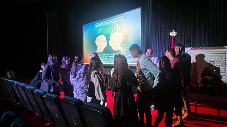 Festival de la Mémoire Partagée à Nador : "Confusion" présente une vérité terrifiante sur le vol d'enfants et suscite le débat