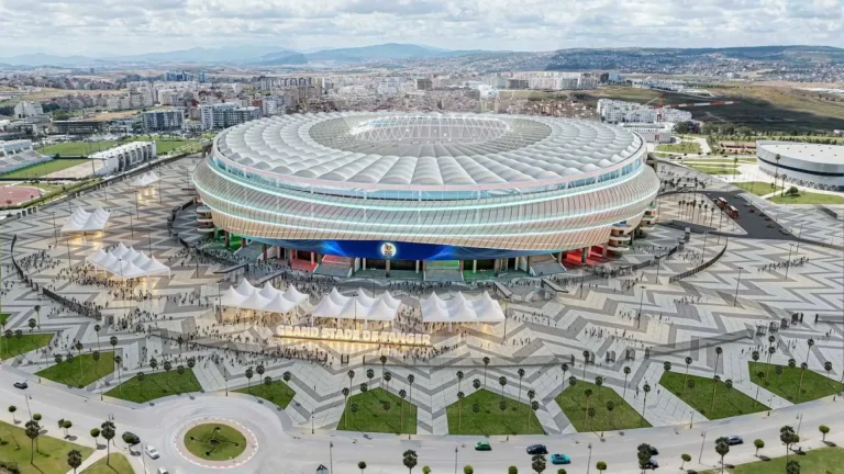 Accident mortel au stade de Tanger... Décès d'un ouvrier après une chute lors des travaux d'installation de toitures en plastique