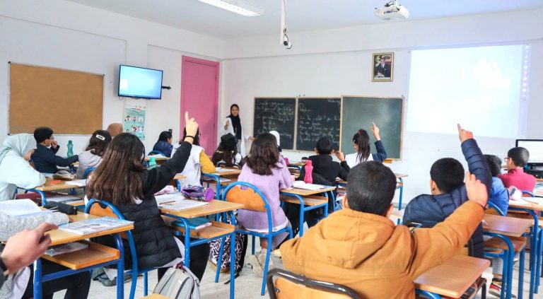 Devoirs des écoles de pointe : le ministère demande aux directions de les copier au lieu des chefs d'établissements scolaires.