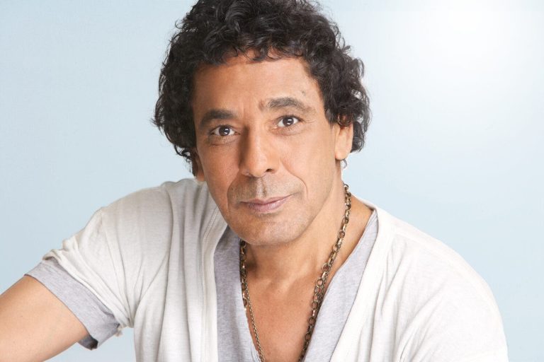 Détérioration de l'état de santé de l'artiste égyptien Mohamed Mounir et son transfert à l'hôpital