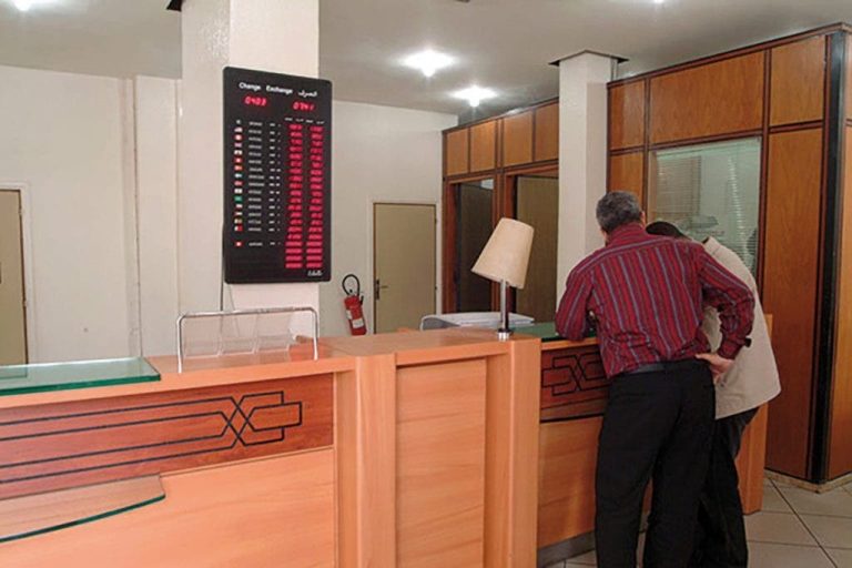 La justice oblige une banque marocaine à verser 9 000 dirhams à un client après avoir refusé de déposer son argent