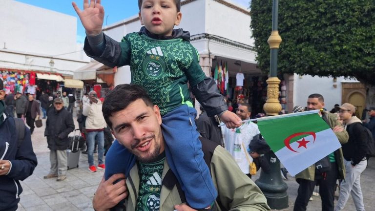 Le public algérien présent à Rabat démasque les médias de son pays qui propagent des mensonges et falsifient les faits