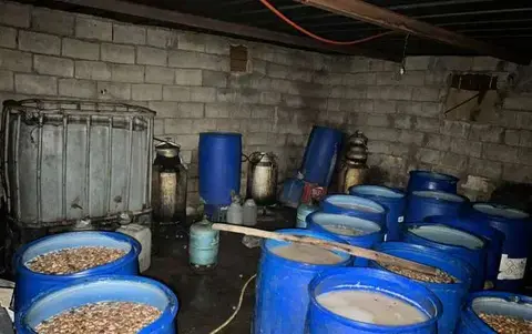 Démantèlement d'une usine clandestine près d'Essaouira et saisie d'une importante quantité d'eau-de-vie