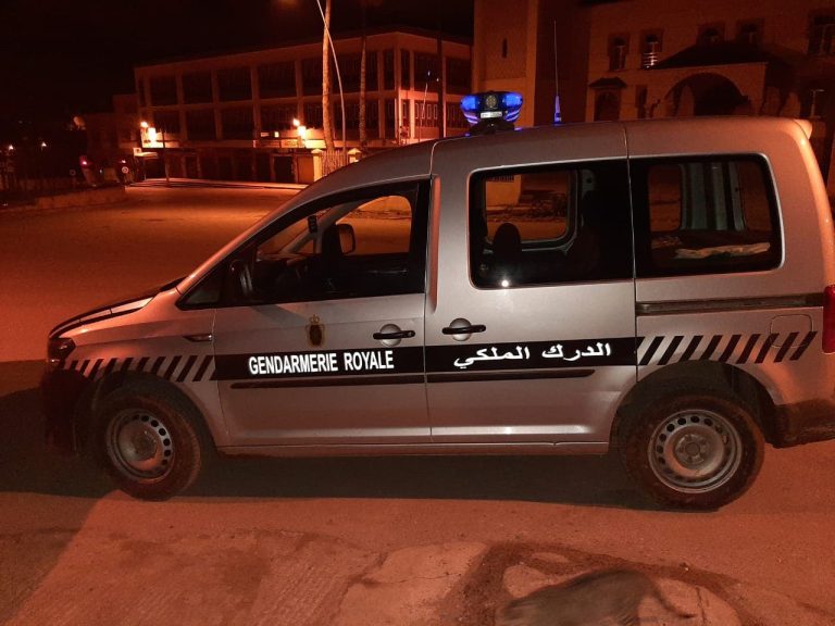 Arrestation d'un suspect d'avoir incendié deux véhicules de la gendarmerie royale à Al Haouz