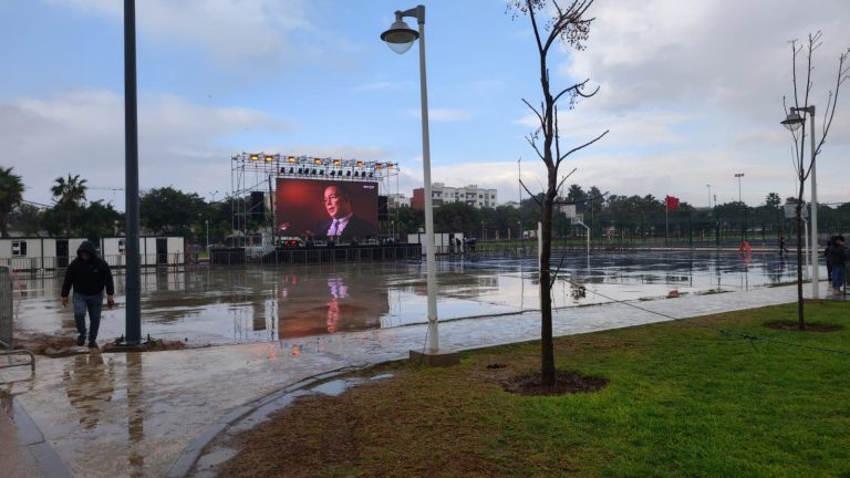 La pluie éloigne les supporters de la fan zone (stade de la Salamandre) à Casablanca