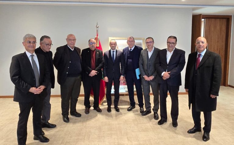 Réunion consultative réunissant Tahraoui avec les représentants des médecins du secteur privé sur l'organisation de la pratique médicale