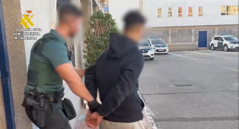 Arrestation de deux jeunes à Torrevieja (Espagne) après une série de 13 vols de bijoux