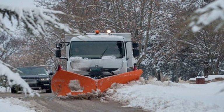 De fortes chutes de neige ferment plusieurs routes dans la province de Tinghir