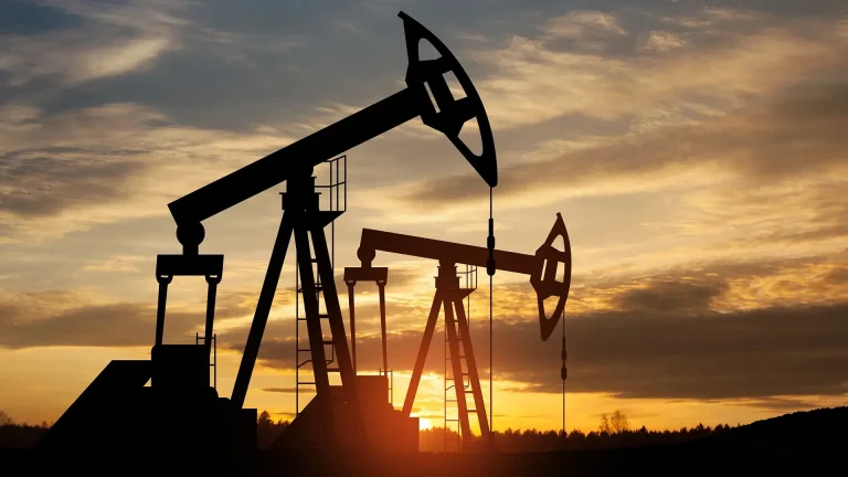 Hausse des prix du pétrole avec l'anticipation des effets des tensions géopolitiques sur les approvisionnements