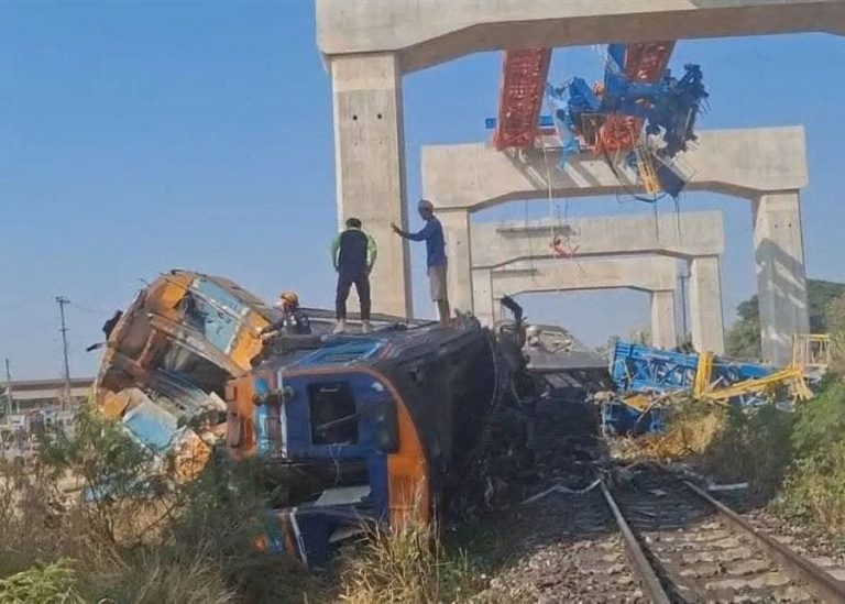 22 morts dans un accident de train en Thaïlande
