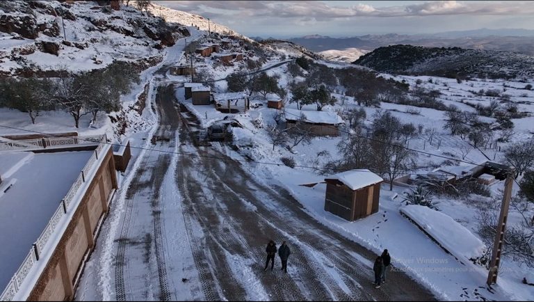 Oujda se réconcilie avec le "visiteur blanc" : des neiges exceptionnelles redonnent de la joie à la capitale de l'Est (photos)