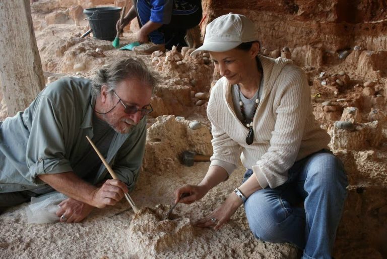 Quelle est l'importance des nouvelles découvertes de fossiles humains au Maroc pour la communauté scientifique ?