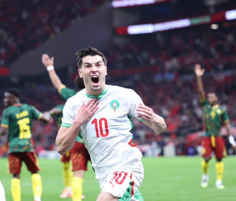 L'équipe nationale marocaine termine la première mi-temps en menant contre le Cameroun