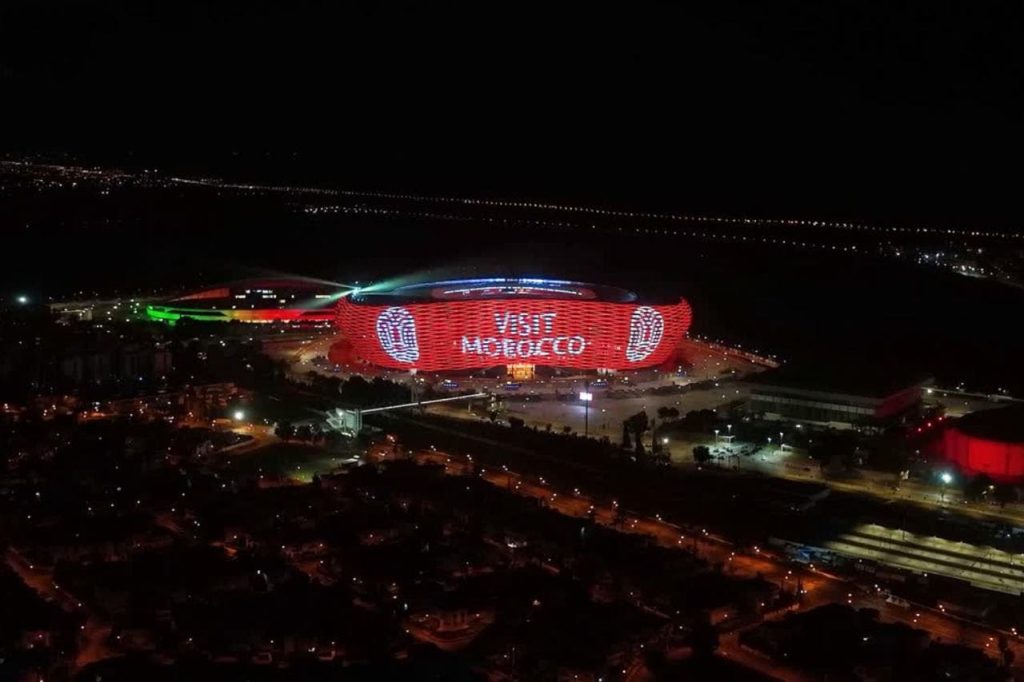 La campagne « Le Maroc, Terre de Lumières » illumine la façade du stade Prince Moulay Abdellah à Rabat