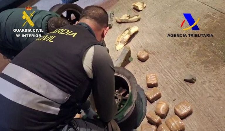 La Garde civile de Melilla occupée déjoue une tentative de contrebande de 90 kilogrammes de haschisch