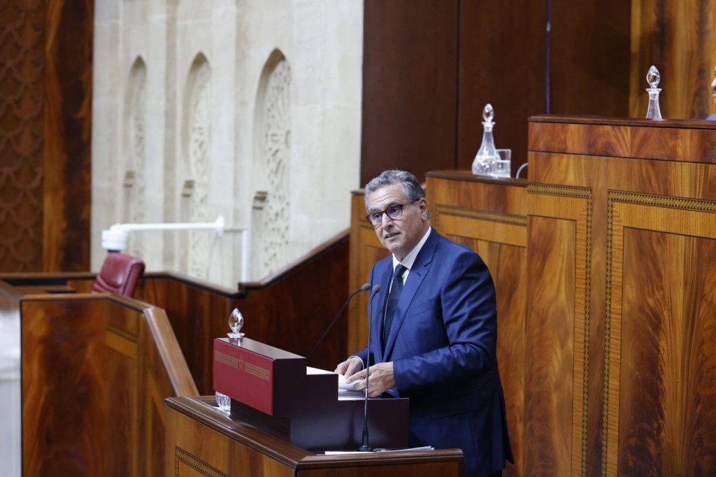 Aziz Akhannouch critique Ouzzine : Nous sommes fiers que les terrains de la CAN n'aient pas été affectés par les fortes pluies