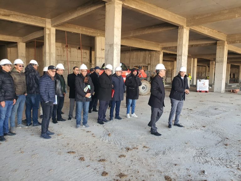 Taourirt.. Le gouverneur de la province en visite sur le chantier de construction du nouvel hôpital provincial