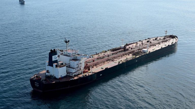 Le Maroc remorque un pétrolier russe à la dérive au large de Tanger