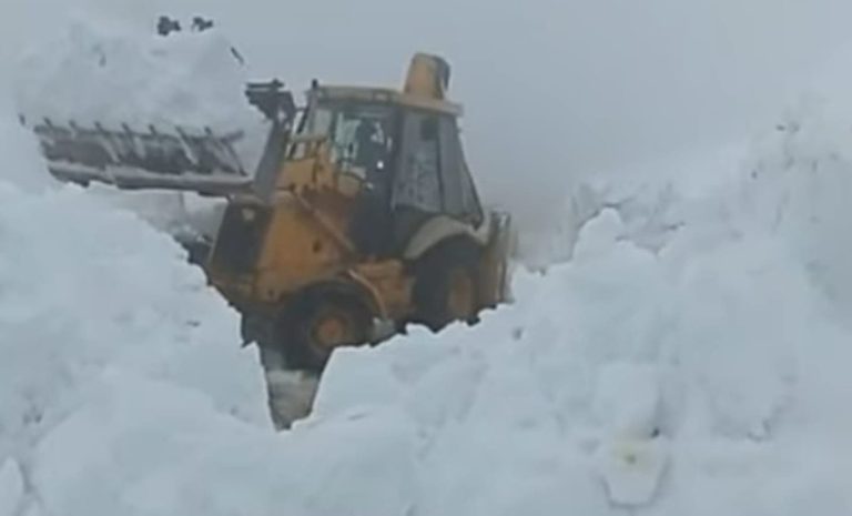 Midelt.. Mobilisation sur le terrain pour désenclaver le douar de Tafraout Ntoga après les chutes de neige