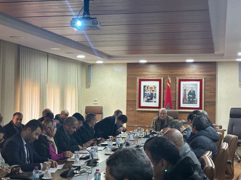 Meknès : Le gouverneur Assabar préside une réunion de coordination pour garantir l'approvisionnement des marchés et le contrôle des prix en prévision du mois de Ramadan
