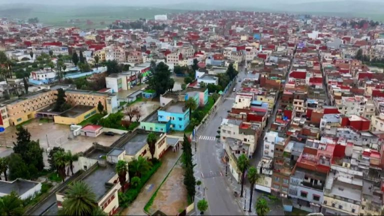 Ksar El Kebir... Démarrage des opérations de nettoyage et d'enlèvement des traces des inondations