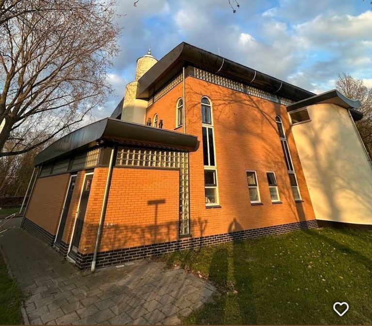 Pays-Bas : L'annonce d'une mosquée exigeant une contribution financière pour l'entrée pendant le Ramadan suscite une vive polémique