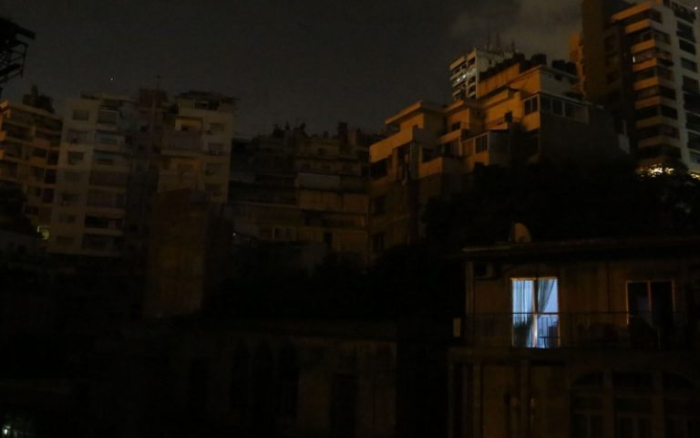 France.. La tempête "Niels" prive d'électricité environ 850 000 foyers dans le sud du pays