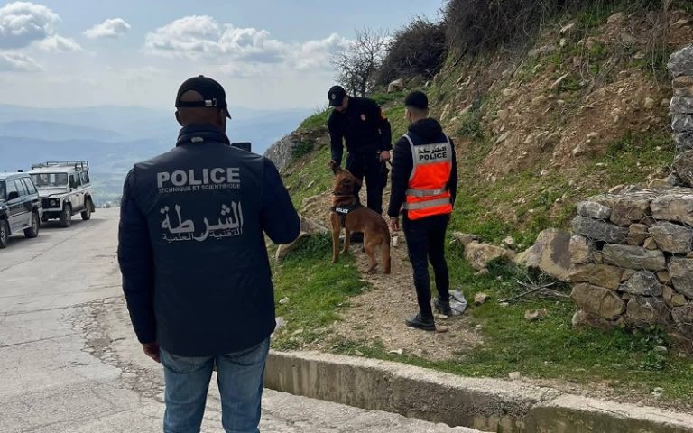 Après 3 jours de disparition.. Des chiens entraînés ratissent la maison de la famille de la fillette Sounouss à Chefchaouen